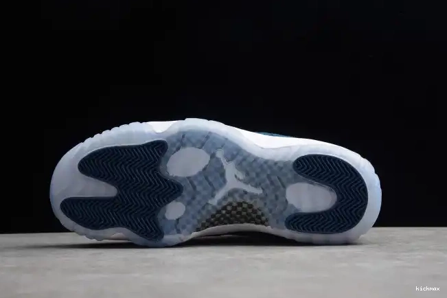Cheap MAX Snakeskin Blue Navy CD6846-102 Low Jordan Air 11 0413